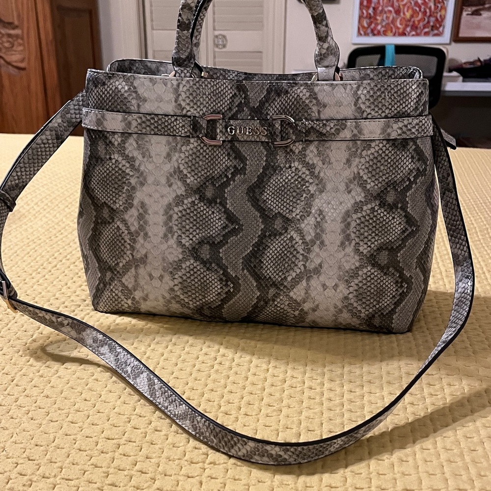 Guess top handle Satchel. - Picture 2 of 8